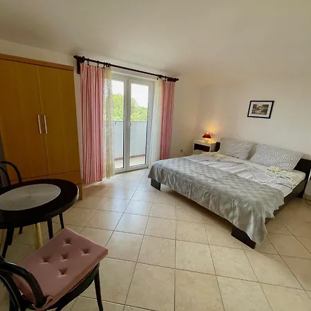 Lori Apartment *